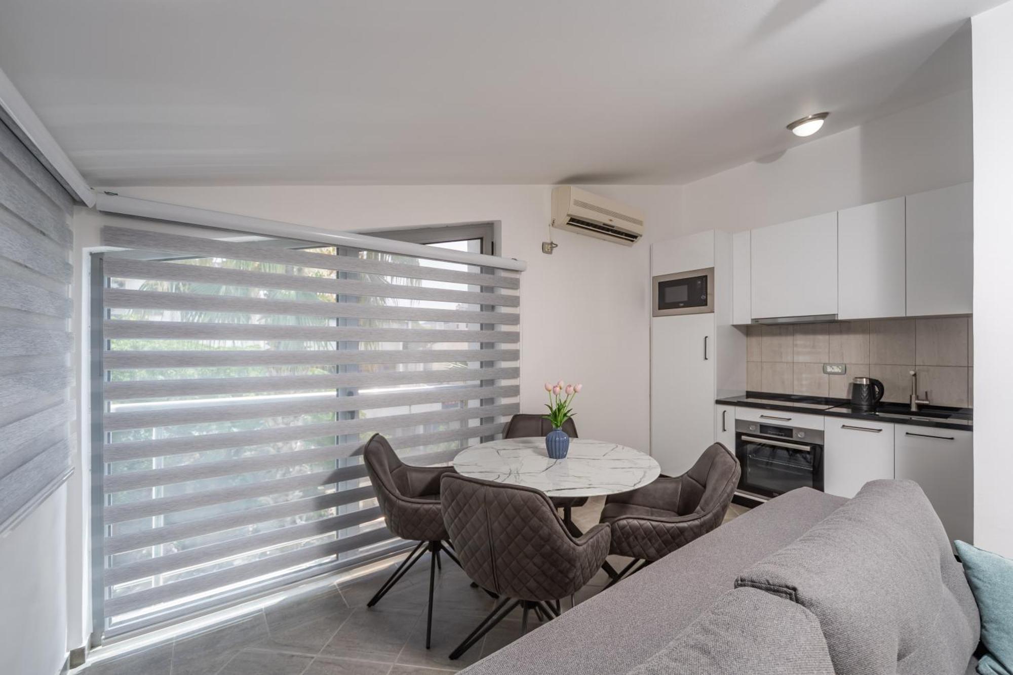 Sunset Marina Apartment Бар Екстериор снимка