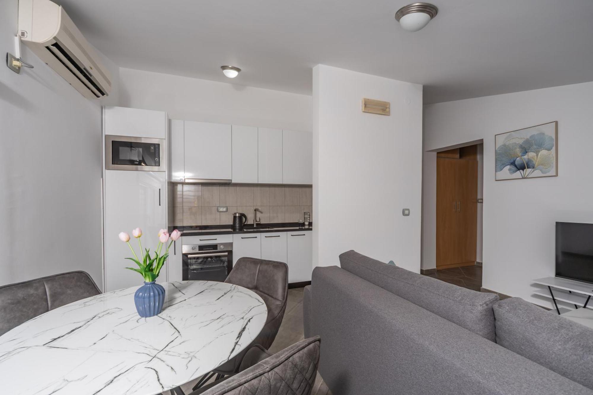 Sunset Marina Apartment Бар Екстериор снимка